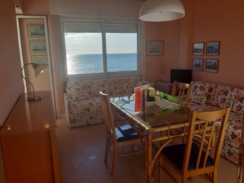 foto 1 Alquiler vacacional entre particulares Diano Marina appartement Liguria Imperia (provincia de) Sala de estar