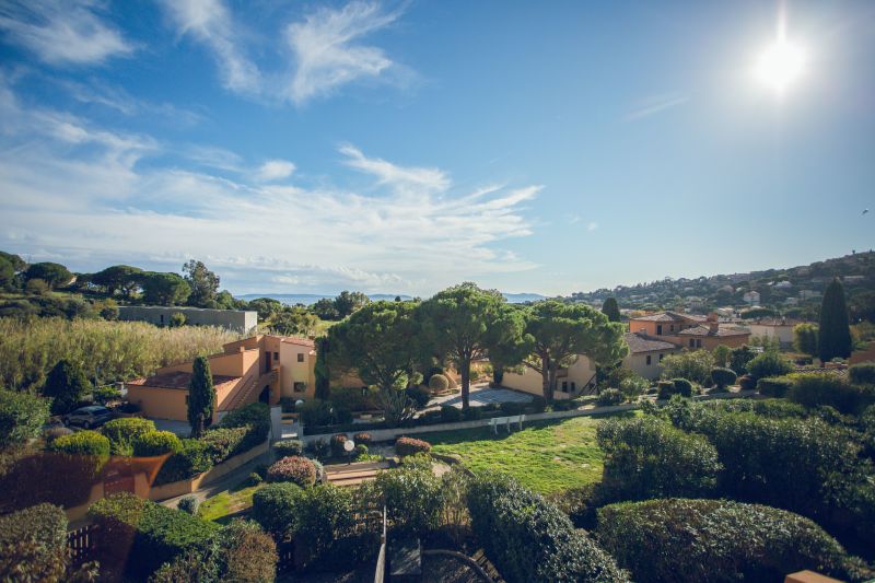 foto 7 Alquiler vacacional entre particulares Le Lavandou appartement Provenza-Alpes-Costa Azul Var Vistas desde la terraza