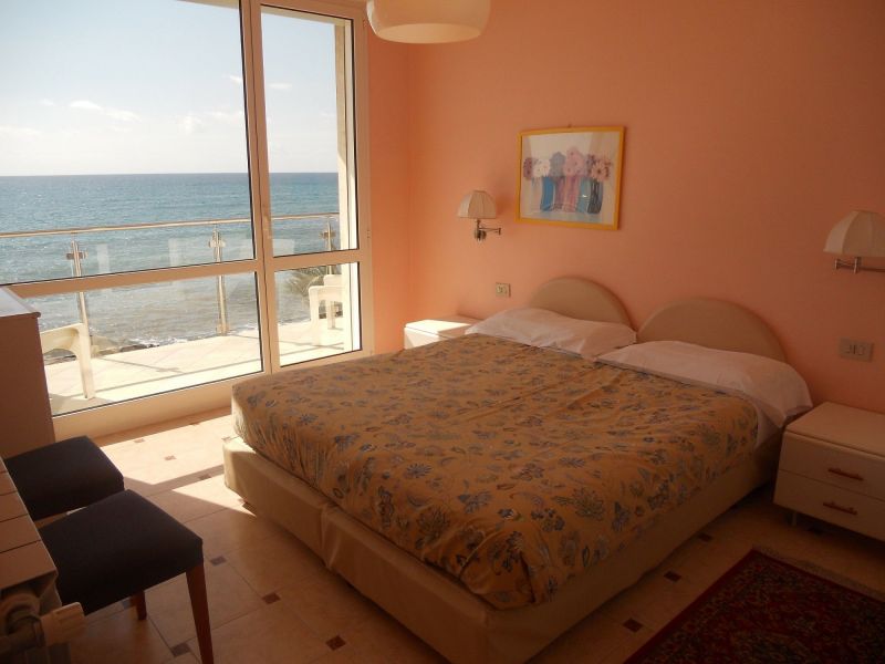 foto 6 Alquiler vacacional entre particulares Diano Marina appartement Liguria Imperia (provincia de) dormitorio